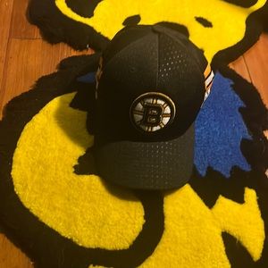L/XL Boston Bruins fitted hat